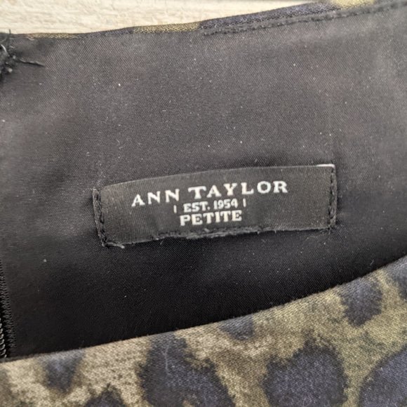 💚Green Leopard Sheath Dress by Ann Taylor- Size 10P - Picture 7 of 8